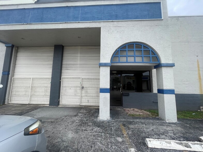 4724 NW 165th St, Miami Lakes, FL for lease - Building Photo - Image 1 of 3