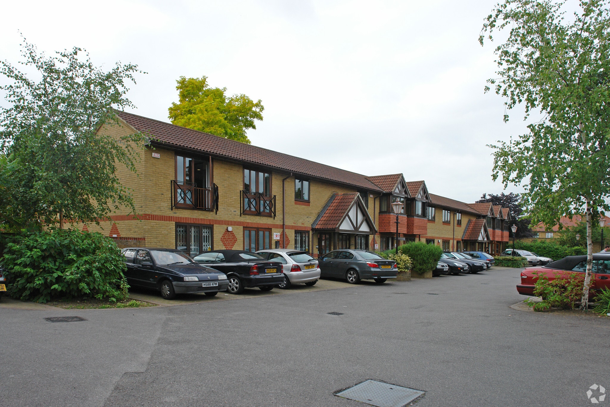 221 High St, Hampton for lease Primary Photo- Image 1 of 2