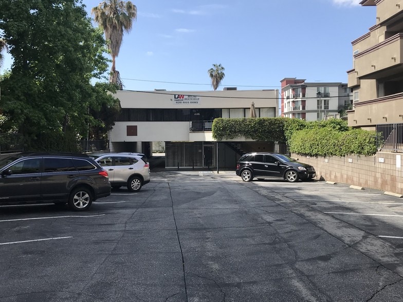 739 E Walnut St, Pasadena, CA for lease - Building Photo - Image 2 of 4