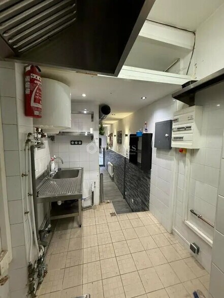 Retail in Orléans for lease - Building Photo - Image 3 of 6