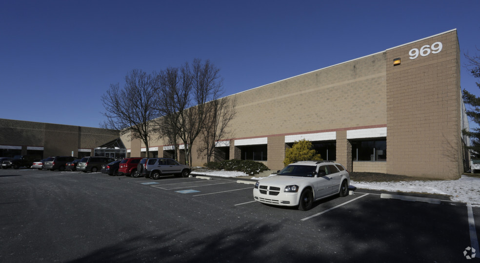 969 Postal Rd, Allentown, PA for lease - Building Photo - Image 2 of 3