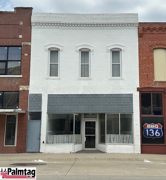 916 Central Ave, Auburn, NE for sale - Primary Photo - Image 1 of 27