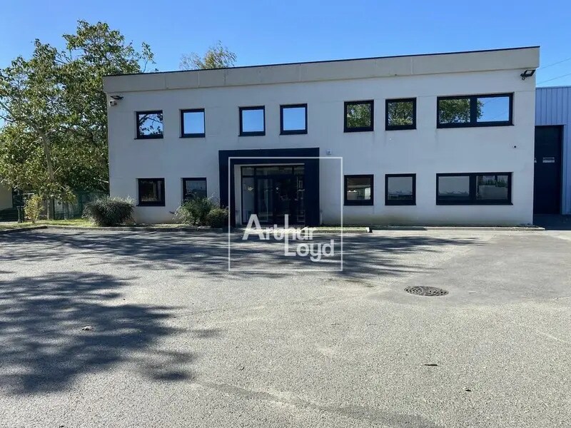 Flex in Lisses for sale Building Photo- Image 1 of 8
