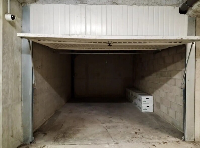 Office in Salon-de-Provence for lease - Building Photo - Image 3 of 5