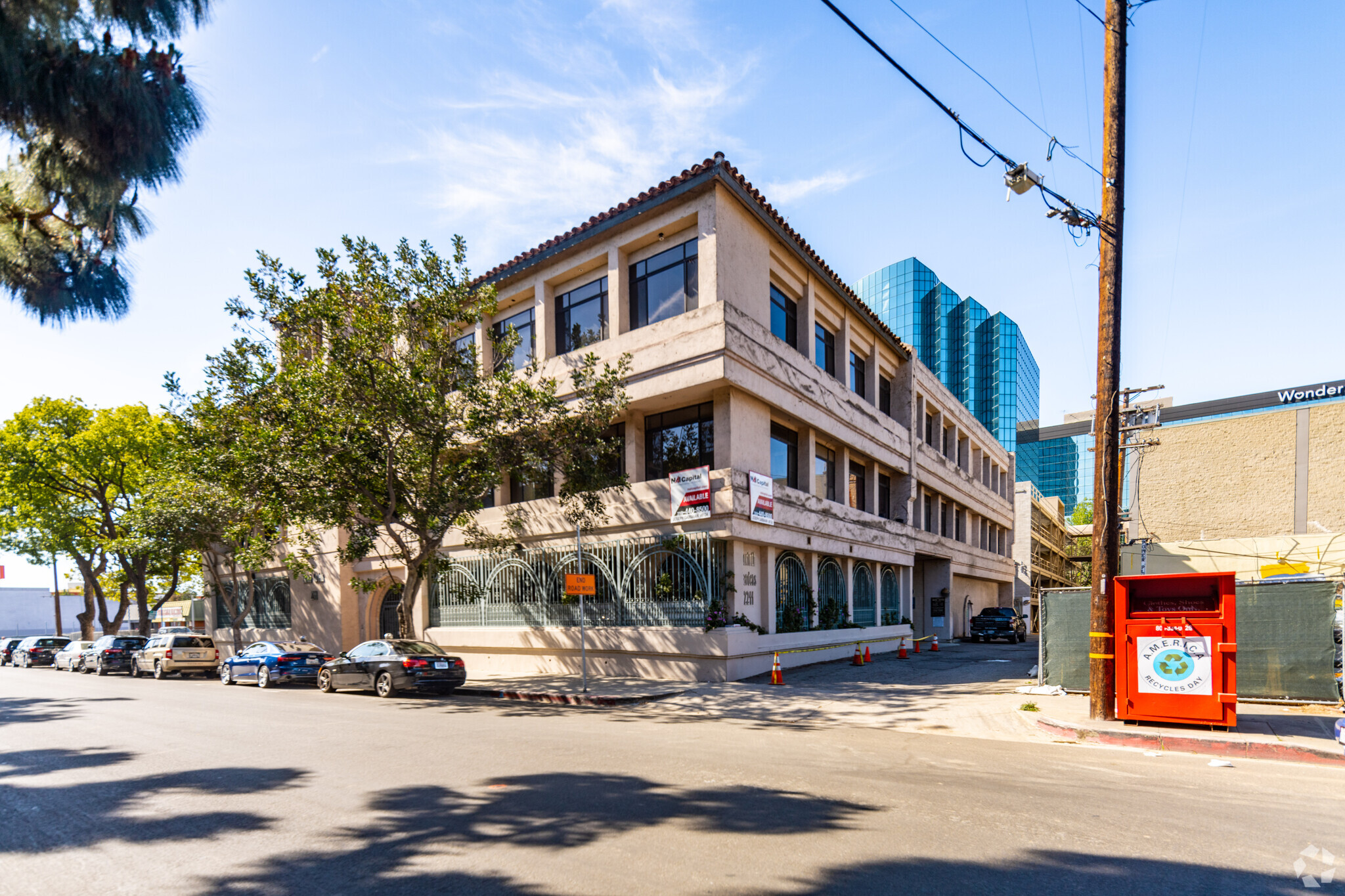 2211 Corinth Ave, Los Angeles, CA for lease Building Photo- Image 1 of 7