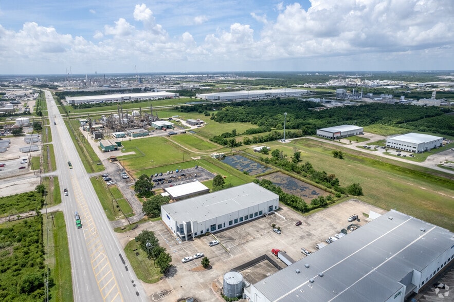 11810 W Fairmont Pky, La Porte, TX for lease - Aerial - Image 3 of 10