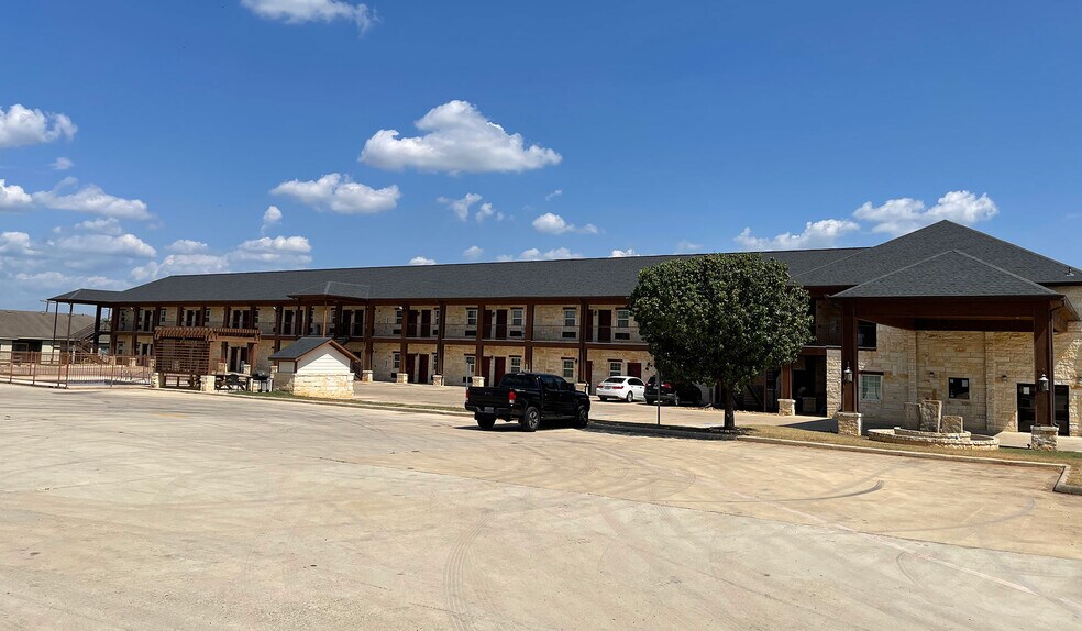 1707 W Comal St, Pearsall, TX for sale - Primary Photo - Image 1 of 1