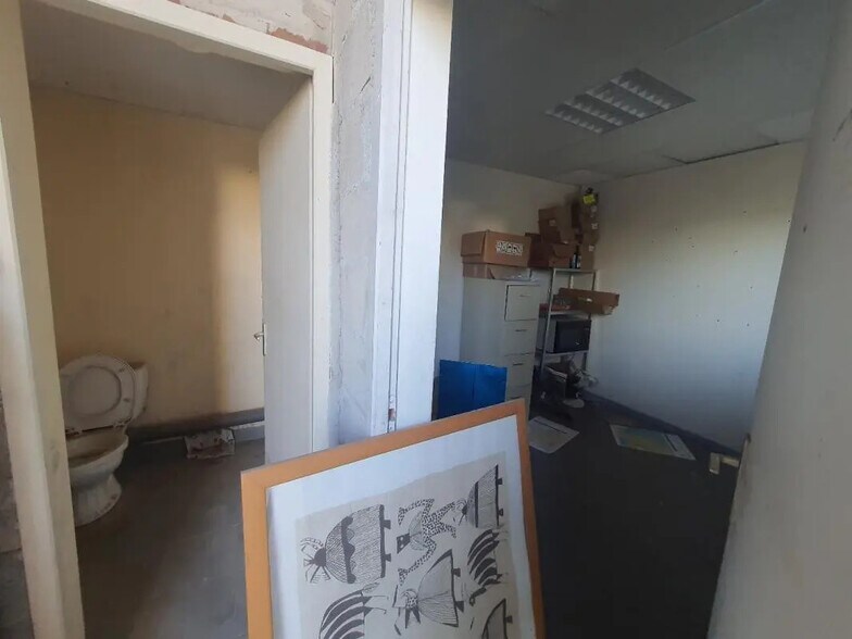 Flex in Vendargues for lease - Interior Photo - Image 3 of 4