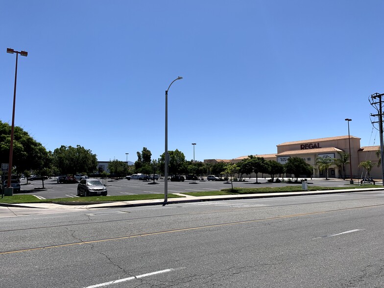 W Florida Ave & Kirby St, Hemet, CA for lease - Building Photo - Image 3 of 14