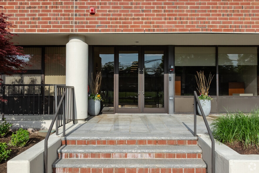 20 Pickering St, Needham, MA for lease - Building Photo - Image 2 of 4