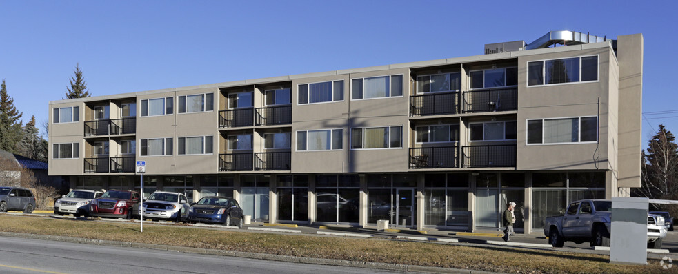 4004 19th St, Calgary, AB for lease - Building Photo - Image 3 of 9