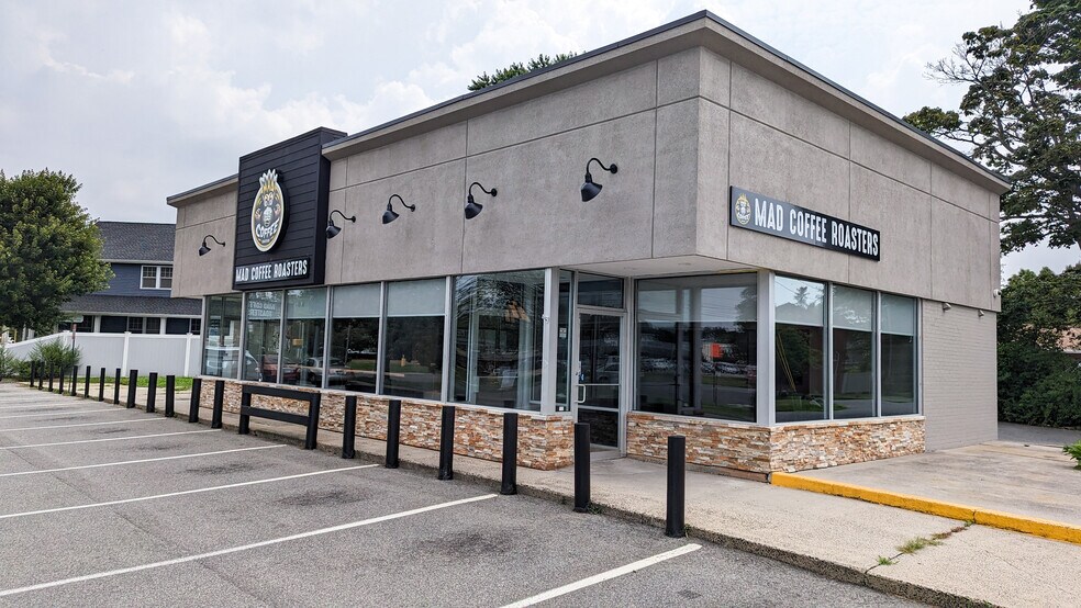 744 Boston Post Rd, Old Saybrook, CT for sale - Building Photo - Image 1 of 1