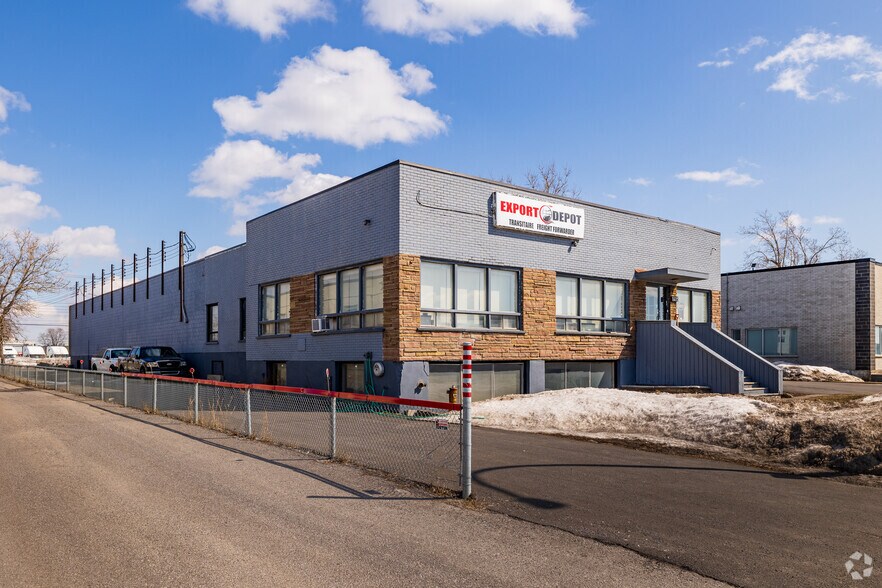 1415 Boul Pitfield, SaintLaurent, QC H4S 1G3 Industrial for Sale
