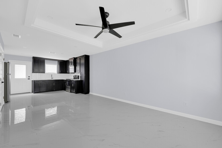 1701 Shadow Creek, Weslaco, TX for sale - Interior Photo - Image 3 of 15