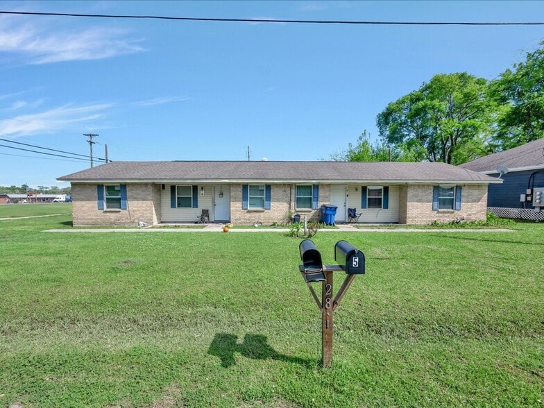 Multifamily in Huntington, TX for sale - Building Photo - Image 1 of 1