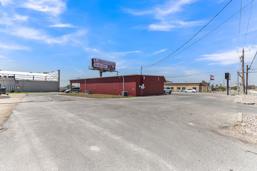 1995 N Bedell Ave, Del Rio, TX for sale - Building Photo - Image 3 of 33