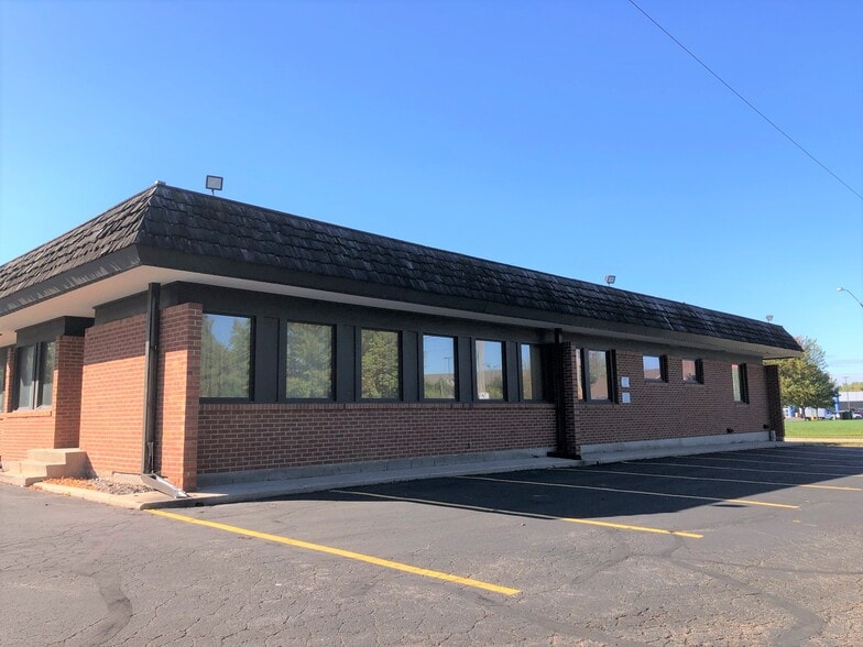 1416 S Commercial St, Neenah, WI for lease - Building Photo - Image 2 of 12