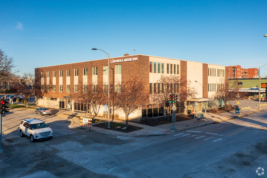 3340 S Oak Park Ave, Berwyn, IL for lease - Primary Photo - Image 1 of 3