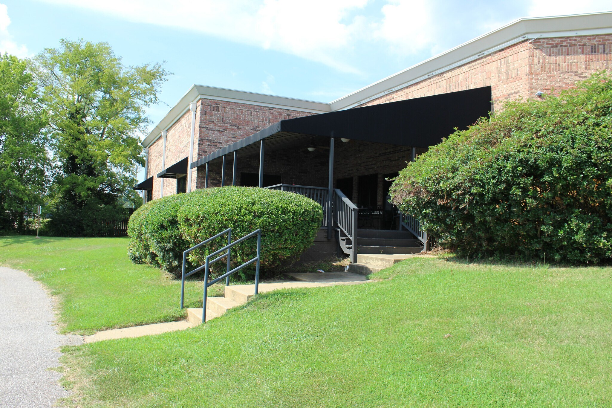 1065 River Oaks Dr, Flowood, MS 39232 River Oaks Center