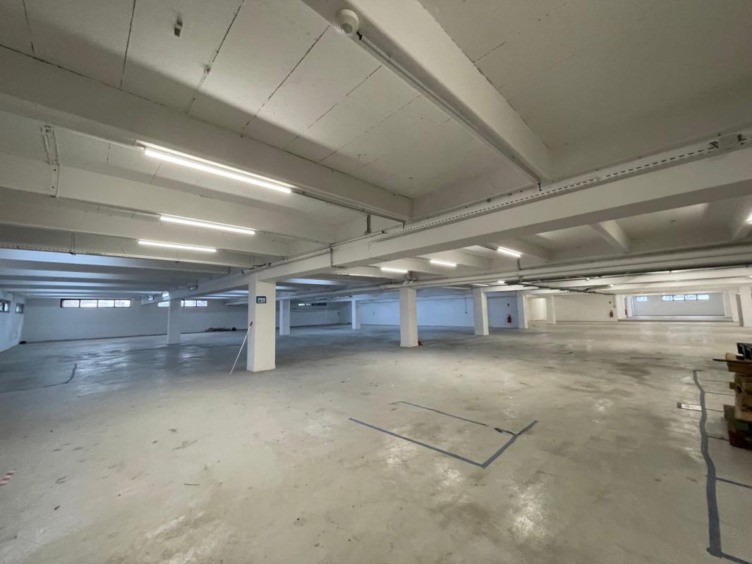 Industrial in Creteil for lease Interior Photo- Image 1 of 4