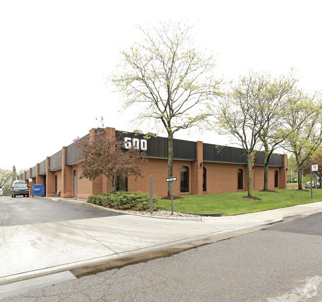600 Stephenson Hwy, Troy, MI 48083