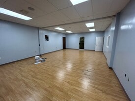 Lebanon Shops - Storefront Property