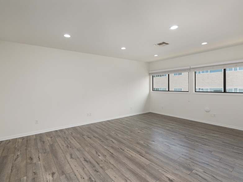 105-107 Eucalyptus Dr, El Segundo, CA for lease - Building Photo - Image 3 of 19