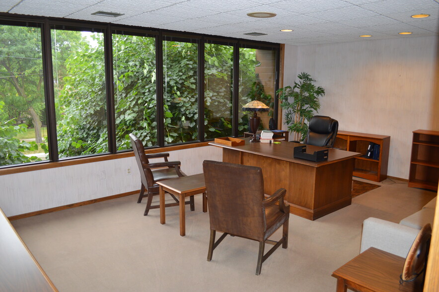 44 First St, Mount Clemens, MI for lease - Interior Photo - Image 3 of 7