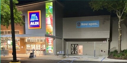 2425 Apalachee Pky, Tallahassee, FL for lease Building Photo- Image 2 of 4