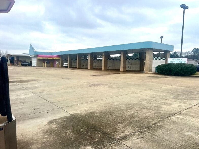 Portfolio Investment 3 Car Washes portfolio of 3 properties for sale on LoopNet.com - Building Photo - Image 3 of 7