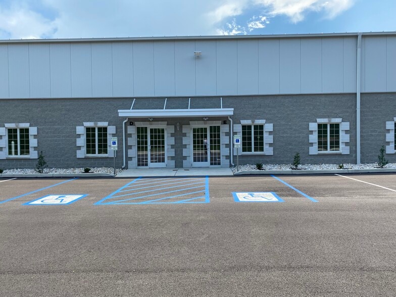 121 Bay Hill Dr, Latrobe, PA for lease - Building Photo - Image 2 of 6