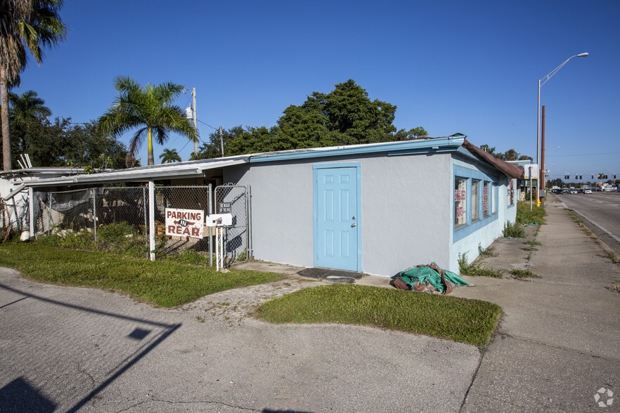 1171 N Tamiami Trl, North Fort Myers, FL for sale - Building Photo - Image 2 of 2