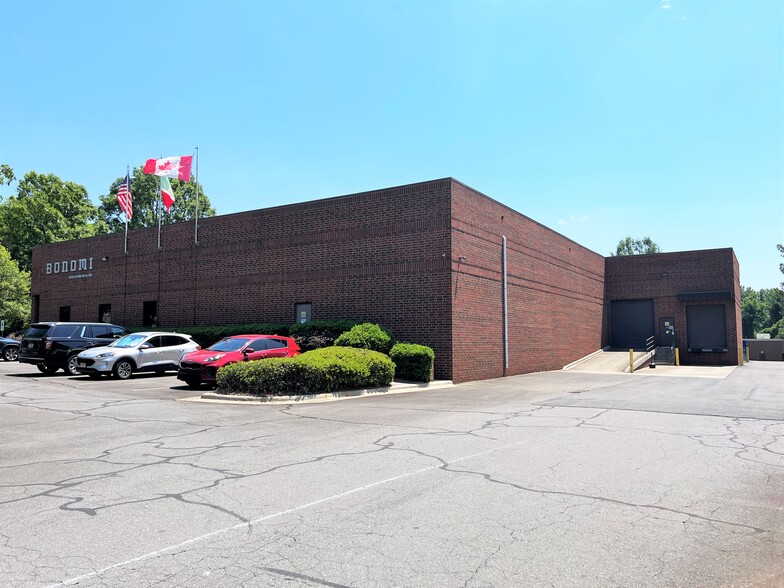 750 Imperial Ct, Charlotte, NC for lease - Building Photo - Image 3 of 12