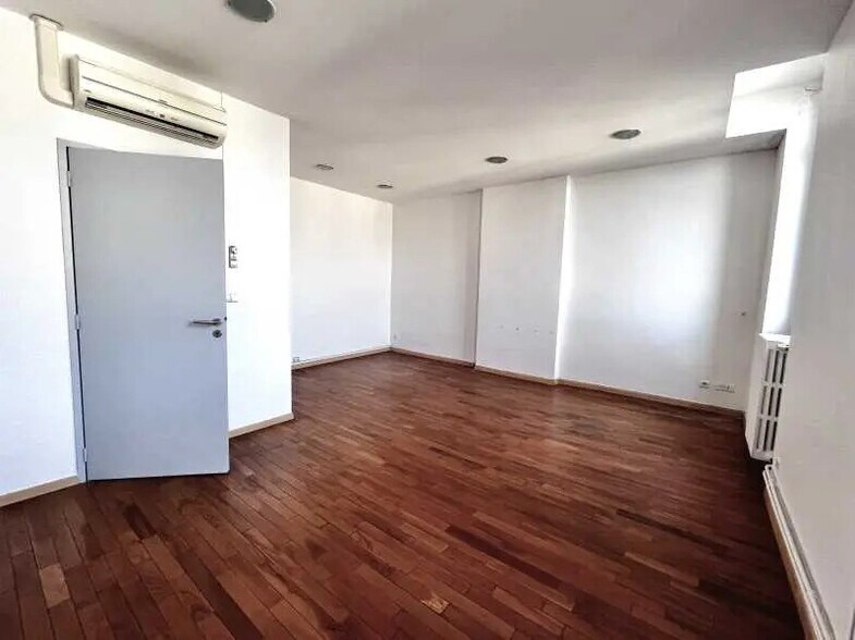 Office in Le Bouscat for lease - Interior Photo - Image 3 of 10