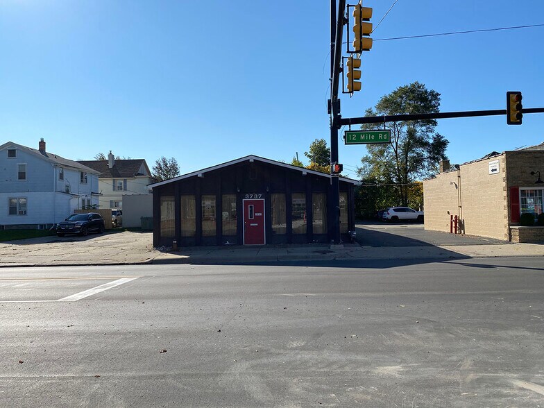 3737 12 Mile Rd, Berkley, MI for sale - Building Photo - Image 1 of 1