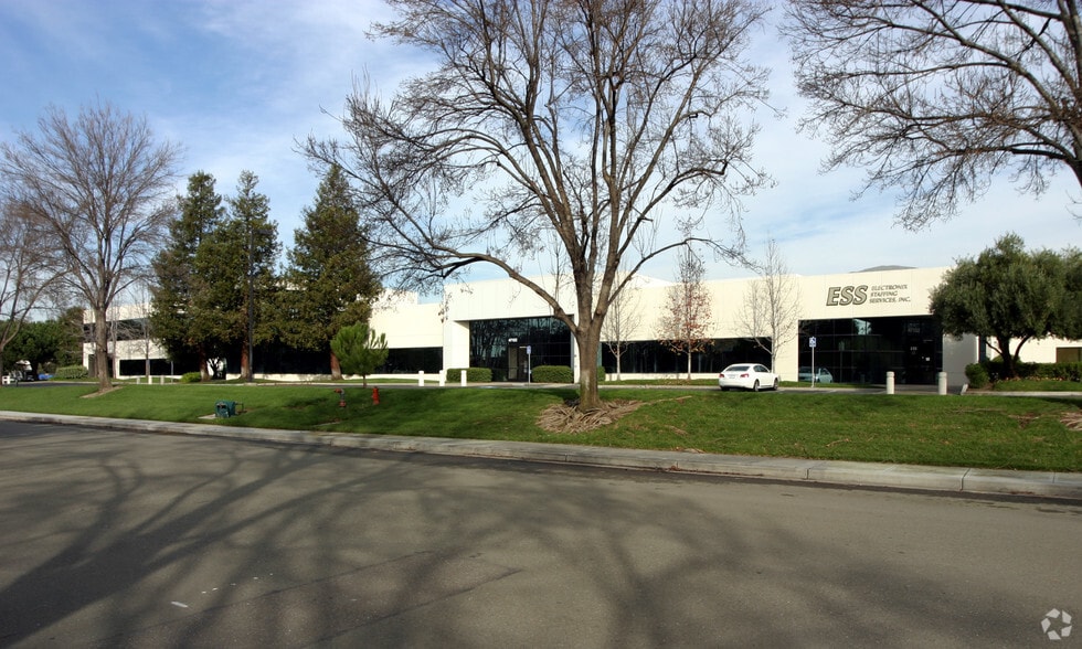 47092-47132 Mission Falls Ct, Fremont, CA for lease - Building Photo - Image 2 of 7