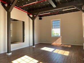 372 Central Ave, Pawtucket, RI for lease Interior Photo- Image 2 of 4