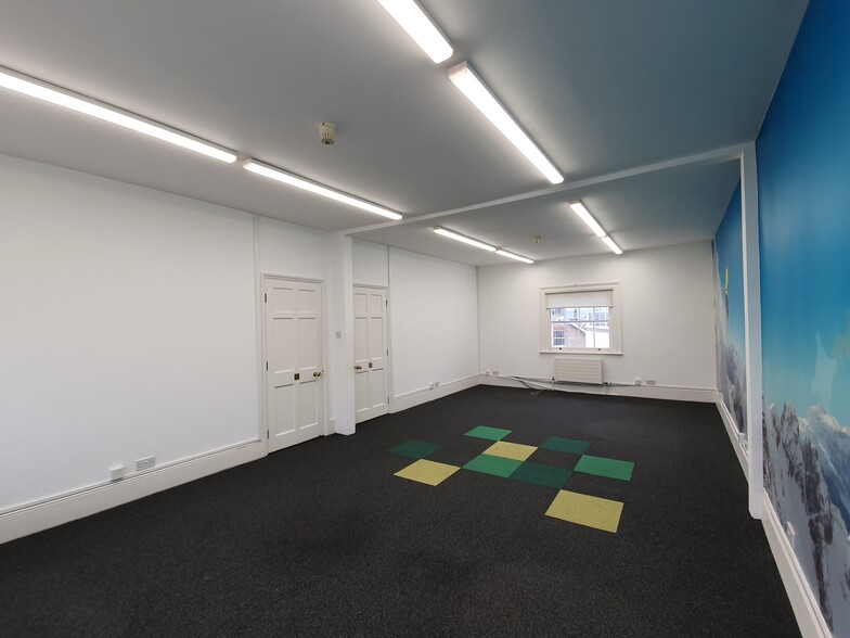 1 Mount Ephraim Rd, Tunbridge Wells for lease - Building Photo - Image 2 of 9