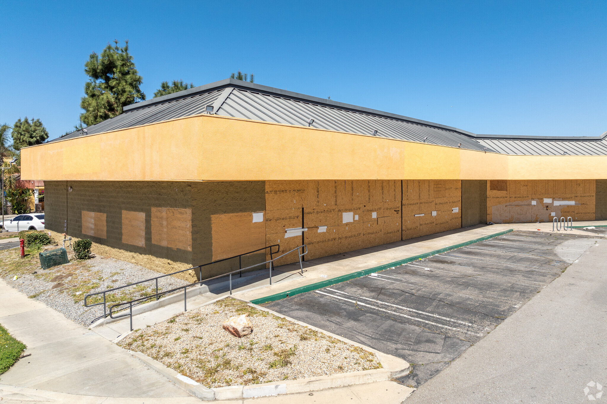 10125 Hole Ave, Riverside, CA for lease Primary Photo- Image 1 of 8