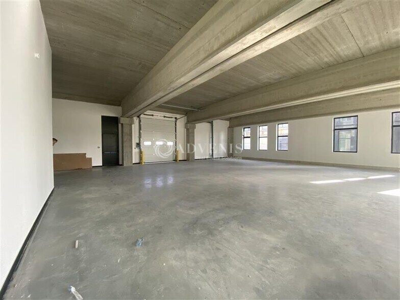 Office in Nanterre for lease - Interior Photo - Image 2 of 12