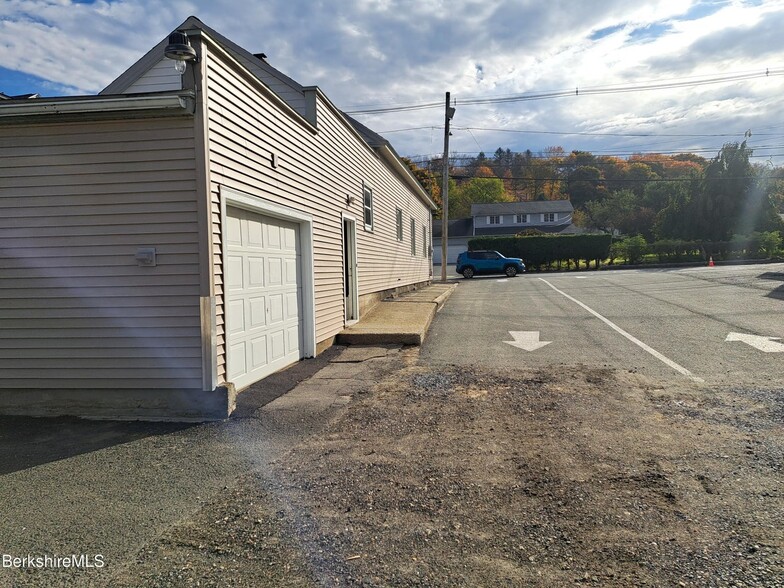 24 N Summer St, Adams, MA for sale - Building Photo - Image 3 of 34