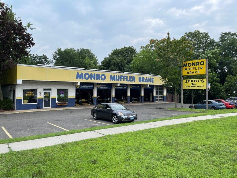 26 Newtown Rd, Danbury, CT 06810 Monro Muffler Brake & Service