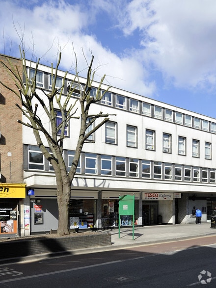 London Rd, Surrey for lease - Primary Photo - Image 1 of 5