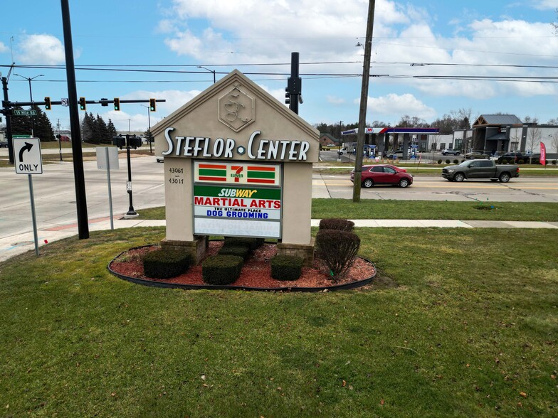 43017-43065 Mound Rd, Sterling Heights, MI for lease - Building Photo - Image 1 of 4