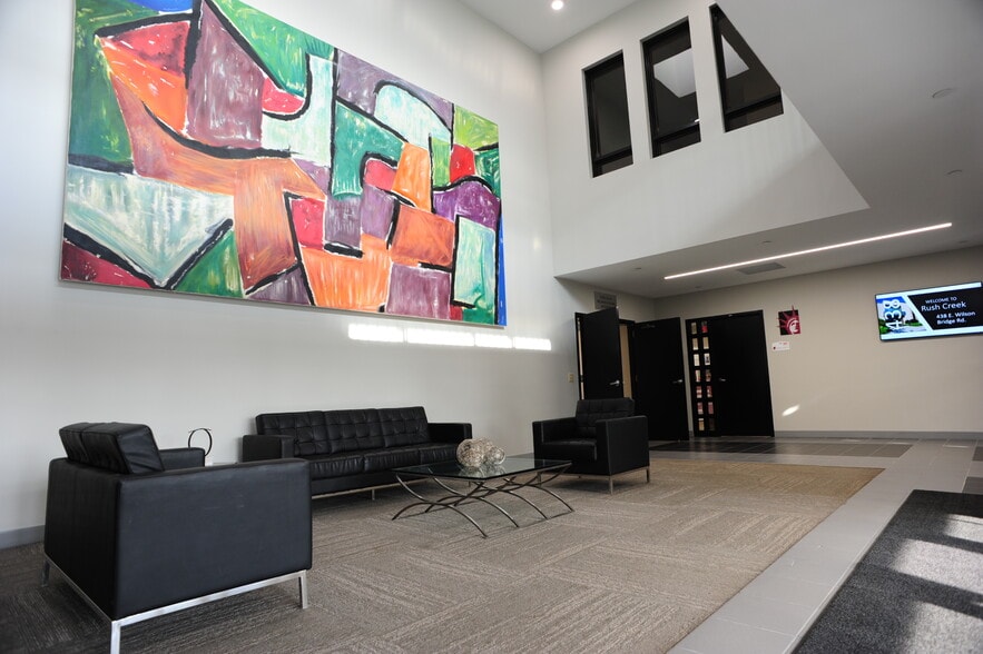 438 E Wilson Bridge Rd, Worthington, OH for lease - Interior Photo - Image 2 of 9