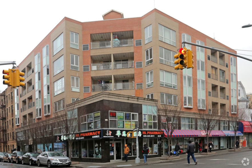 140-75 Ash Ave, Flushing, NY for sale - Primary Photo - Image 1 of 1