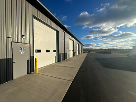 5 Garage Bays, Warehouse, or Storage - Warehouse