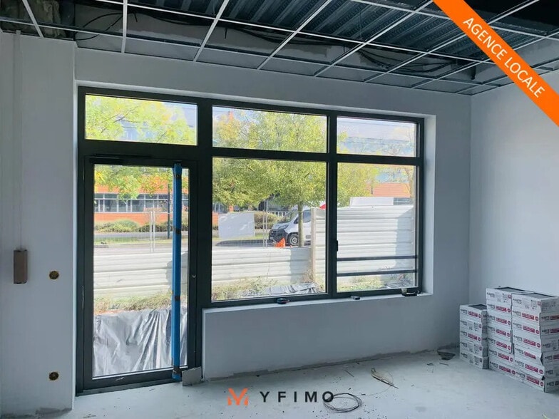 Flex in Gennevilliers for lease - Interior Photo - Image 2 of 5