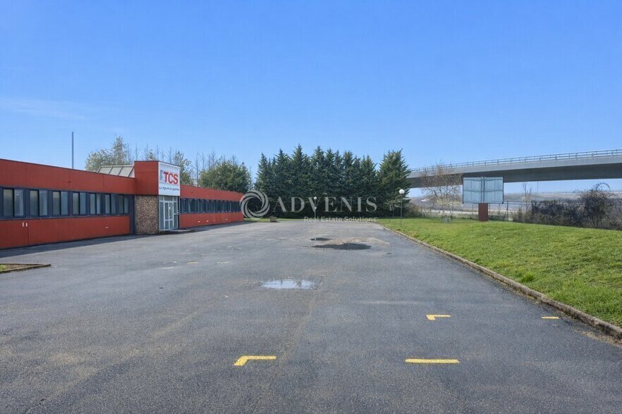 Flex in Ingré for lease - Building Photo - Image 2 of 12