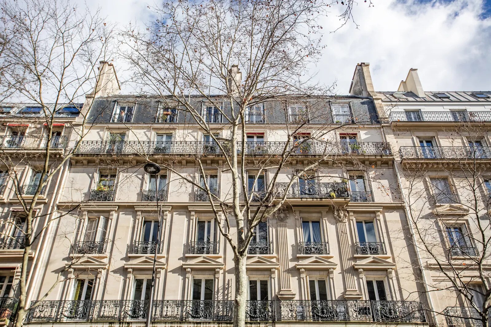 Multifamily in Paris for sale Building Photo- Image 1 of 4
